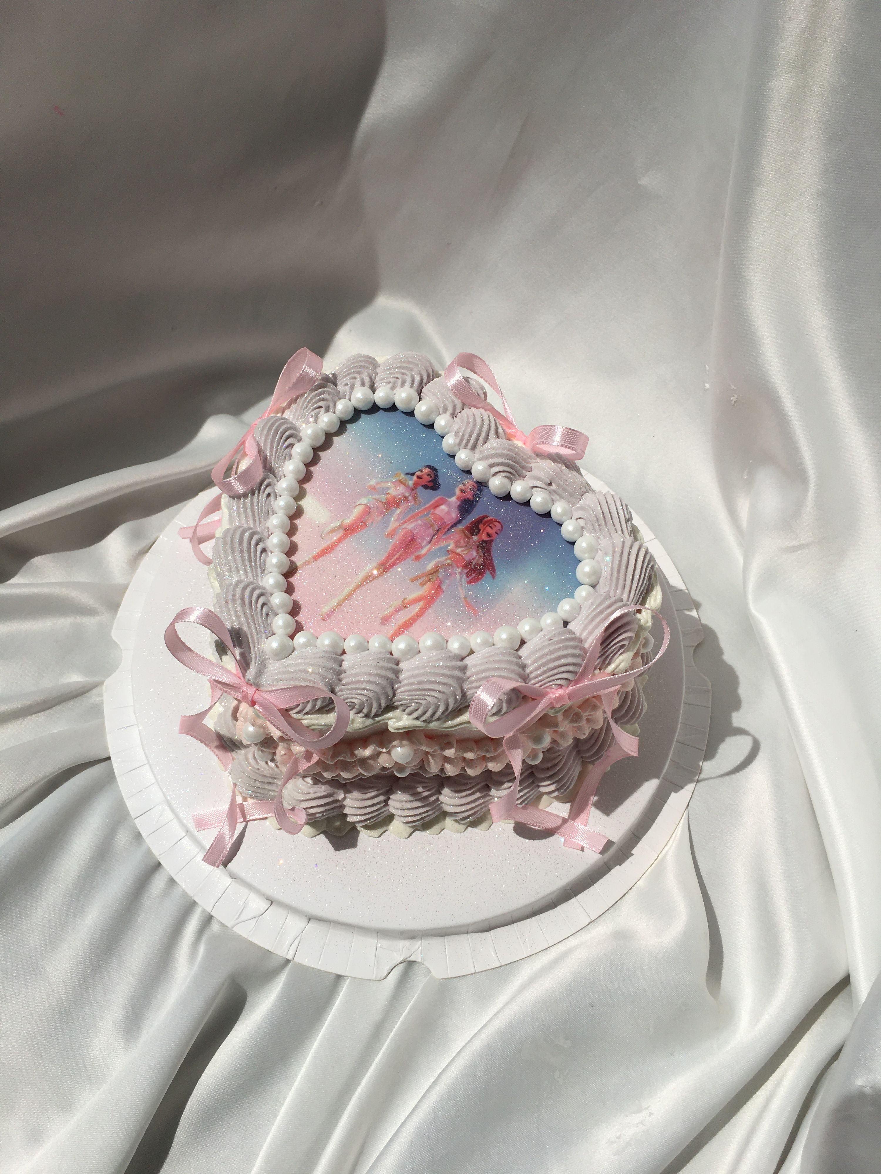 Heartframe Cake