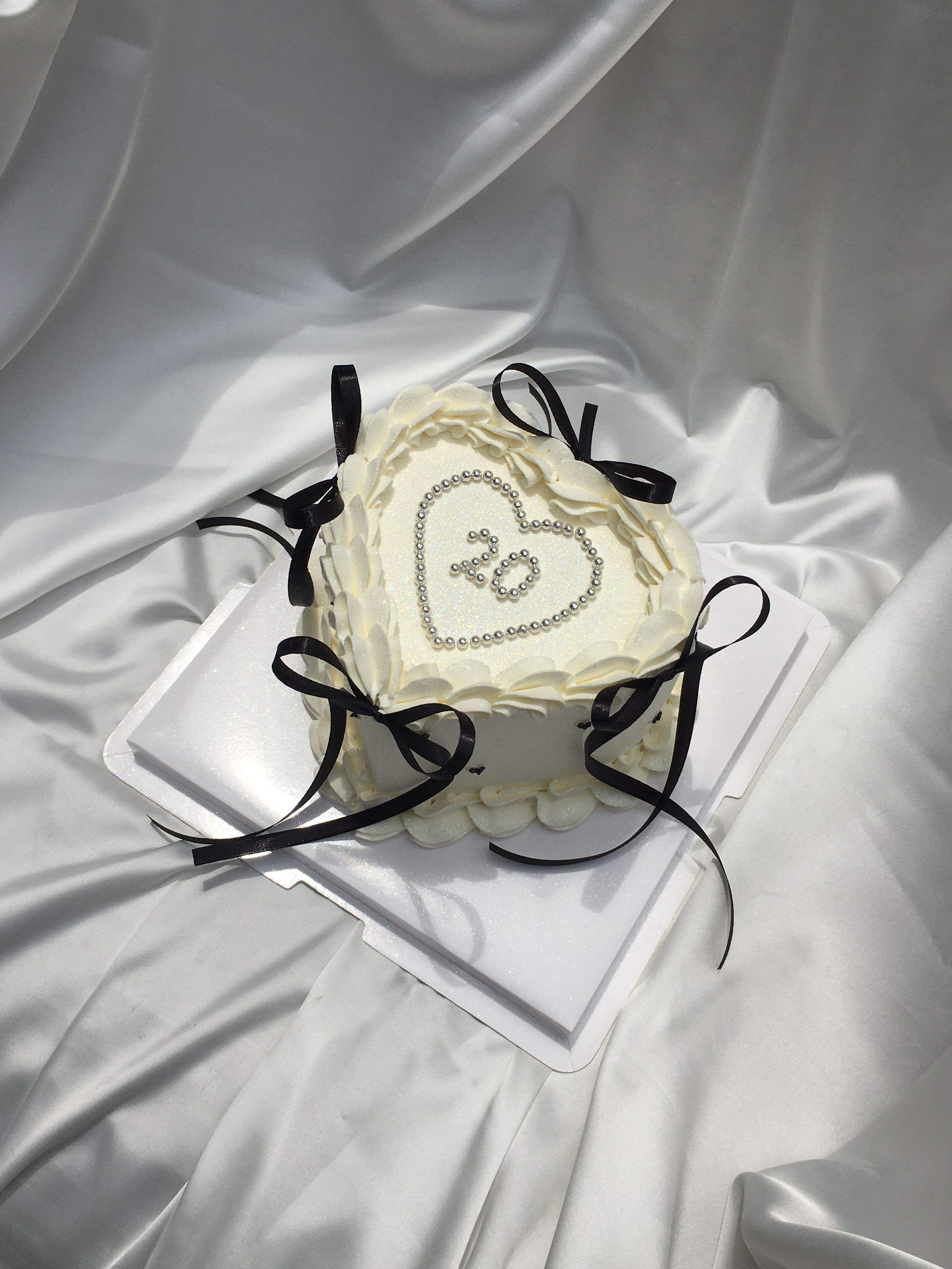 Blanc Bow