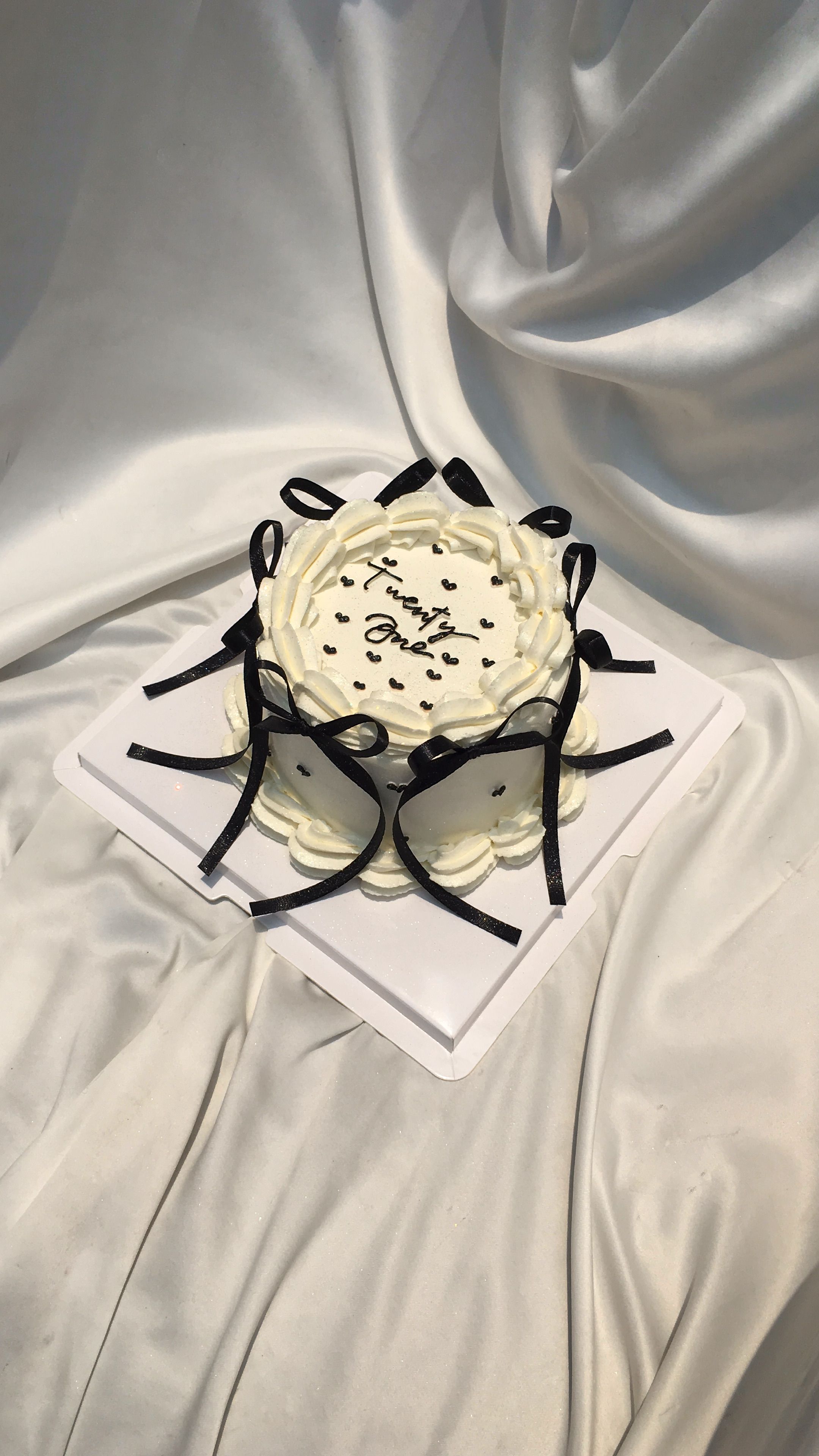 Blanc Bow