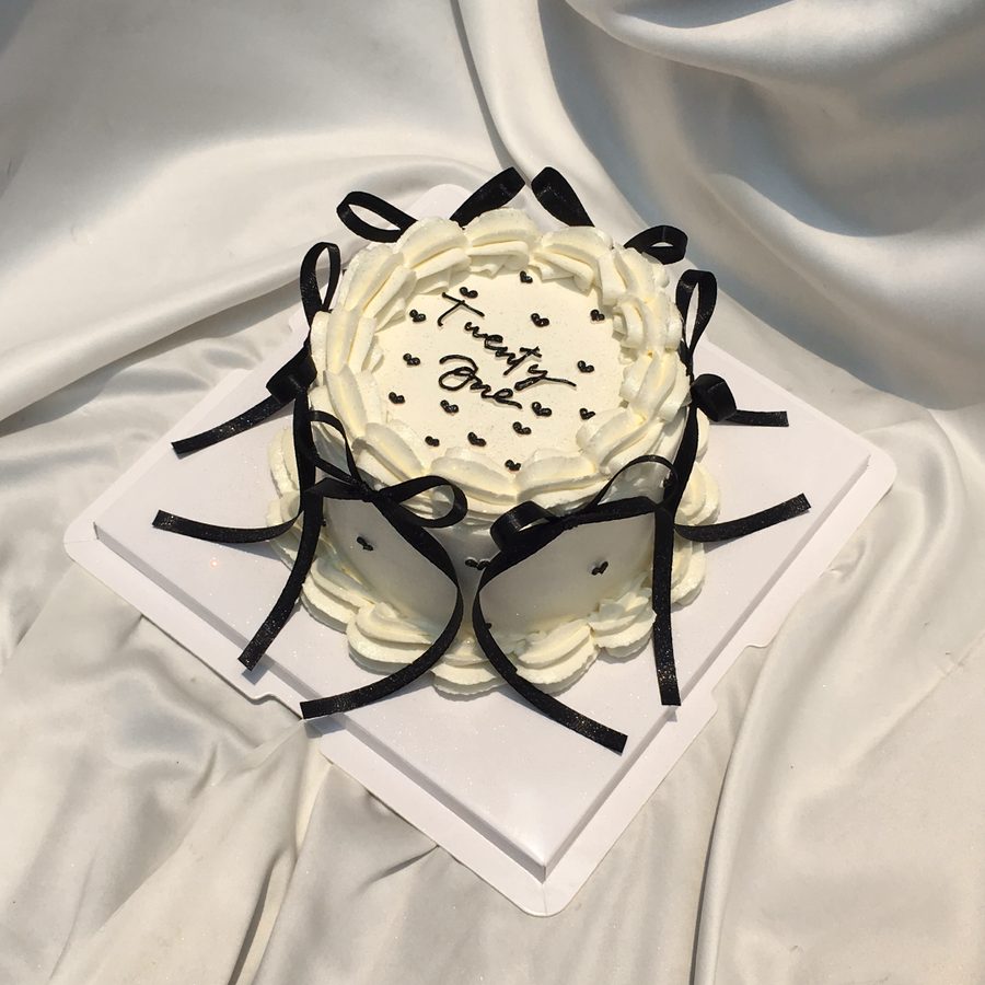 Blanc Bow